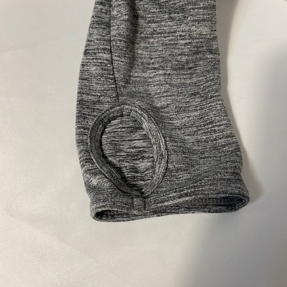 Gymshark cropped long sleeve workout top with cut our at elbow. Grey. Size M - Picture 3 of 9